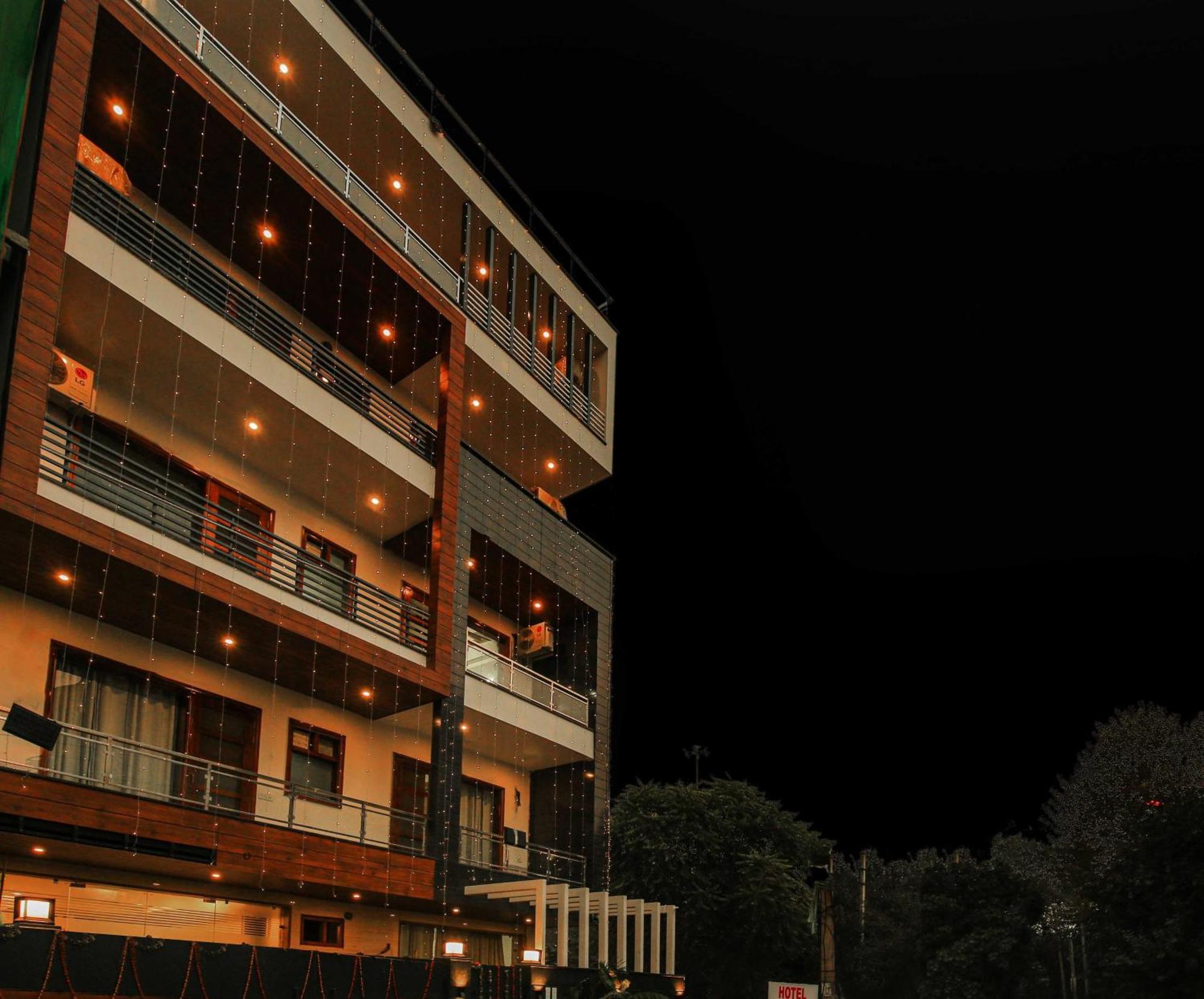 Hotel Maharaja Palace Gurgaon Exterior photo